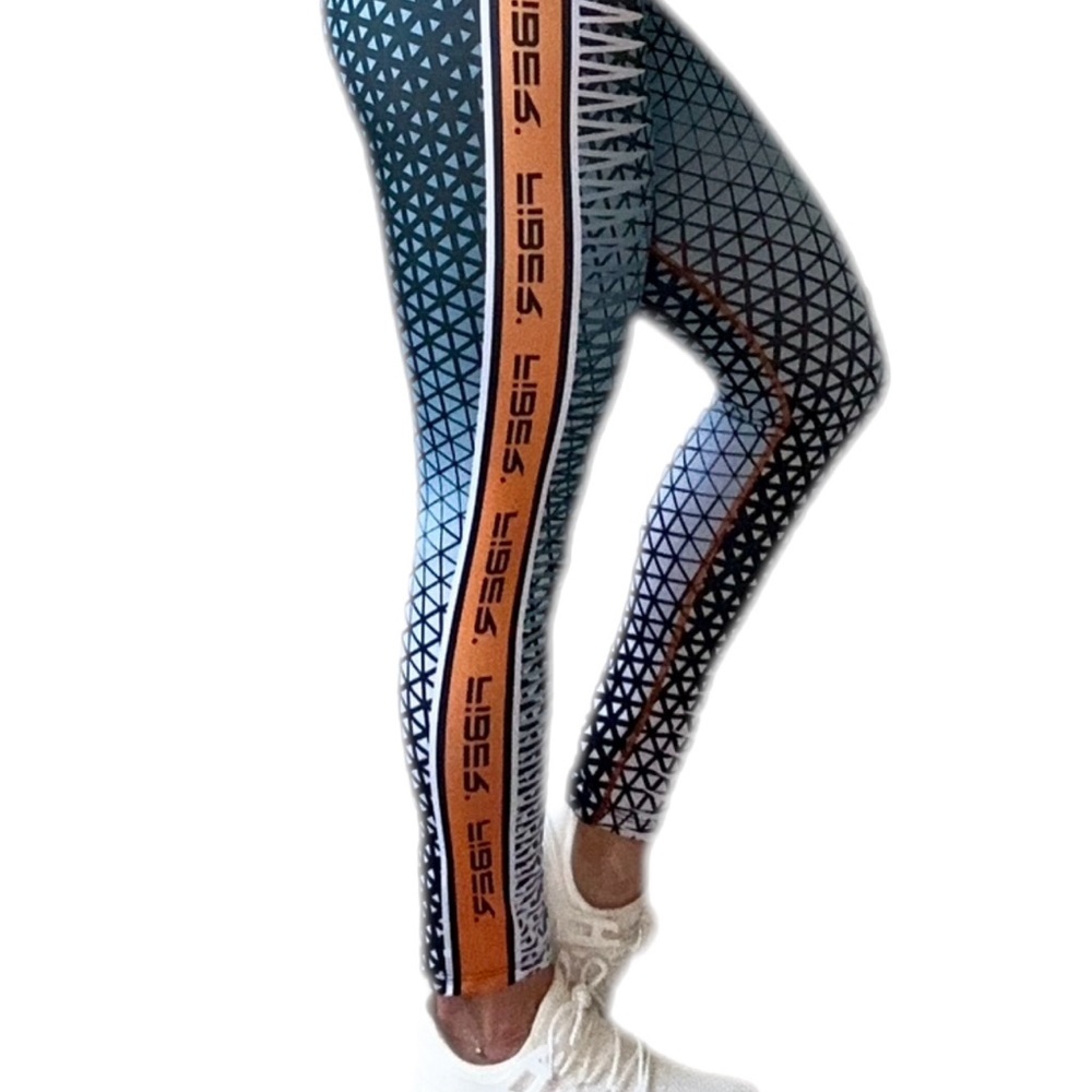 Fiber leggings bold pattern. Size OS, fits like size S